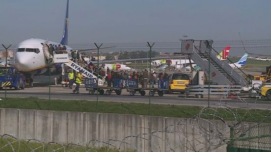 Incêndio em Loures suspende aterragens no Aeroporto de Lisboa e desvia aviões
